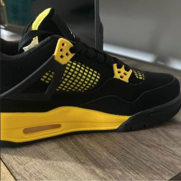 Retro black cat thunder jordans - Picture 4 of 5